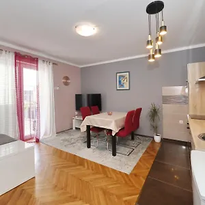city-apartment-marcela.hotelinzadar.com/