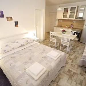 studio-apartment-laura.hotelinzadar.com/